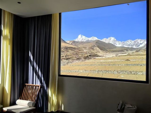 睡在日照金山的油畫裡～