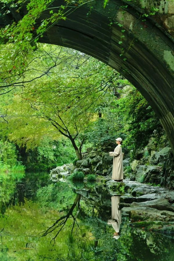 Discover the Most Relaxing City Walk Route Around West Lake!