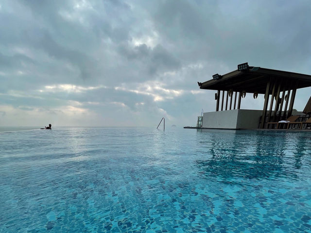 🌊珠海望海樓，無邊泳池海景盛宴
