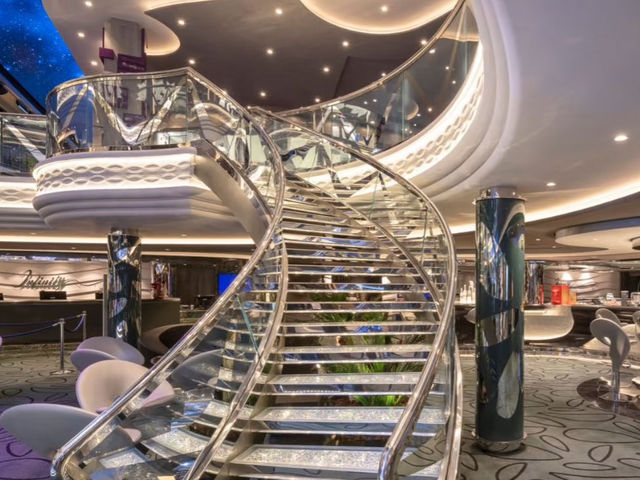 📸 A moment of your life… in exchange for cruise memories that last forever