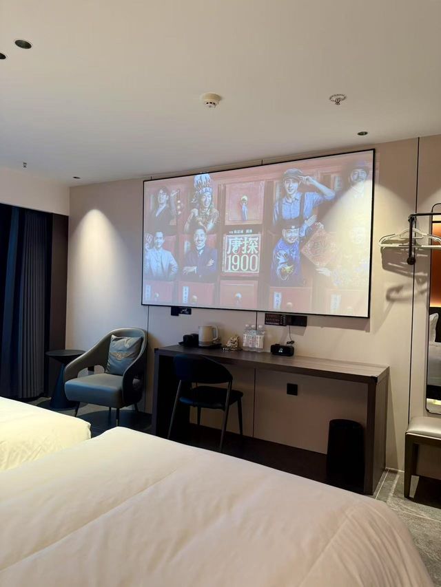 OMG Sisters! Struck Gold with this Hotel in Chongqing!