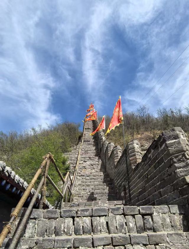 雄關漫道千年矗立，娘子英風萬古流芳。