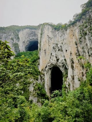 Getuhe Scenic Area is located in Ziyun Miao and Buyei Autonomous County, Anshun City, Guizhou Province. It is a national 4A-level scenic spot that combines natural landscapes with ethnic culture. 