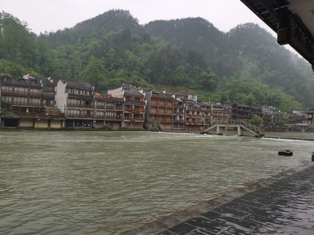 那年走在湘西古城的街道