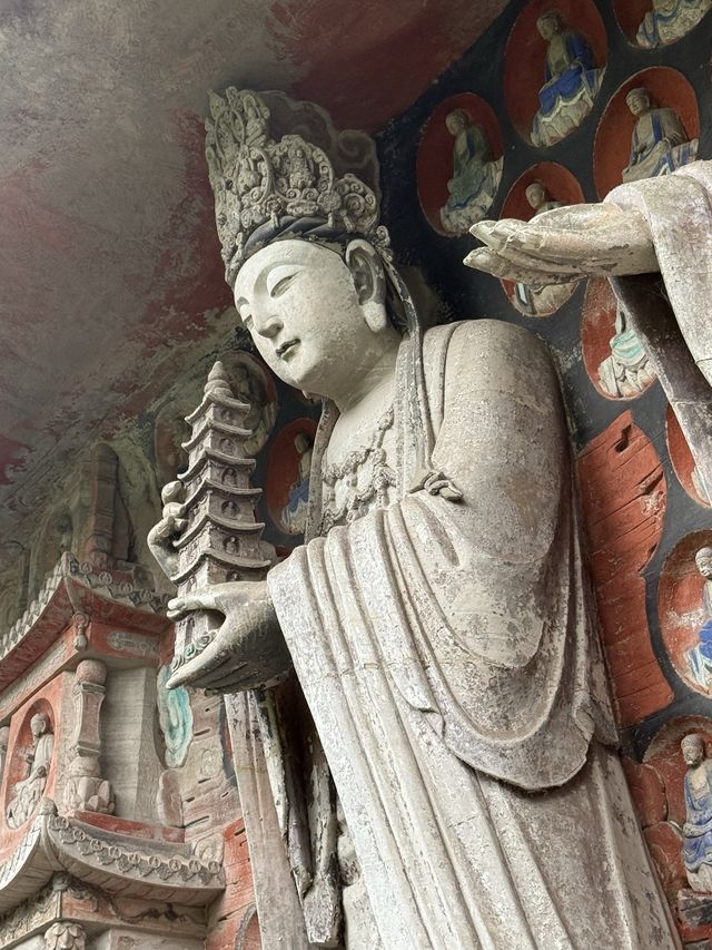 朋師傅和解說小張都超好的，朋師傅還給我們推薦了當地真的防空洞火鍋 在重慶大足的群山崖壁間，藏著一