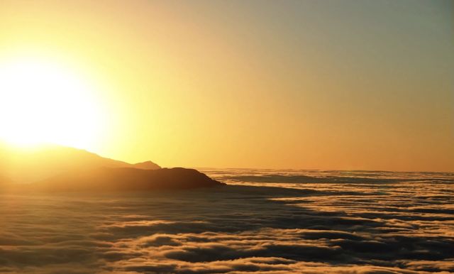 義觀雲海景區終極旅遊攻略:追雲逐日,解鎖山野秘境 核心亮點 以「流動的雲海+震撼日出日落」為核心 義觀雲海景區終極旅遊攻略:追雲逐日,解鎖山野秘境 核心亮點 以「流動的雲海+震撼日出日落」為核心