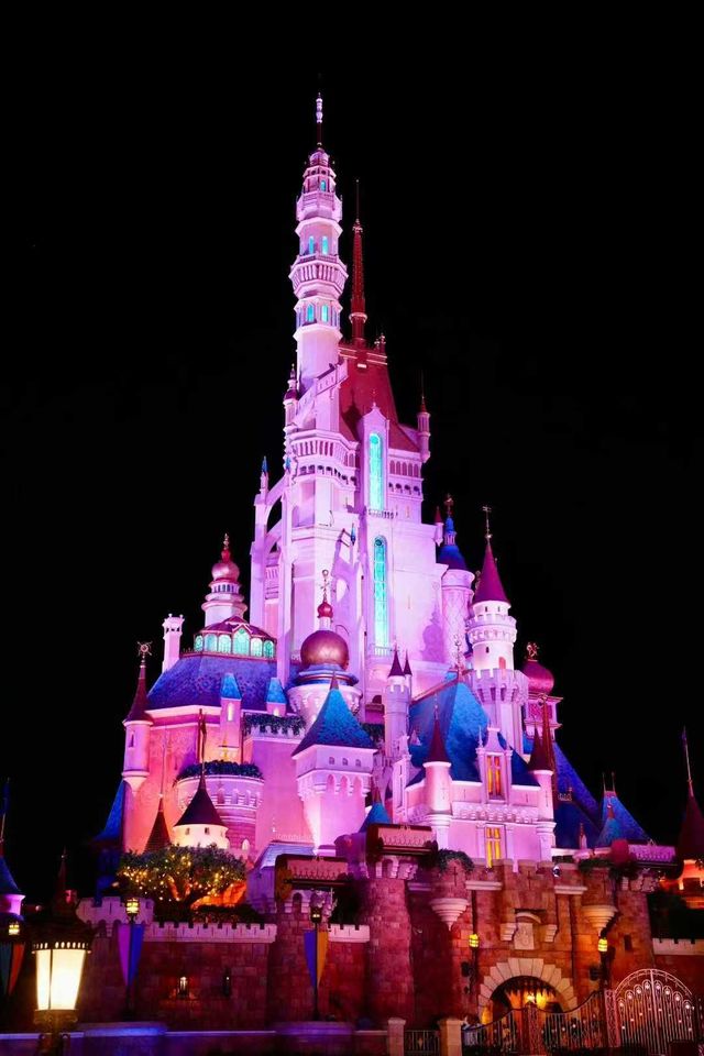 香港迪士尼聖誕季來啦!成年人的童話世界太夢幻了 香港迪士尼聖誕季來啦!成年人的童話世界太夢幻了