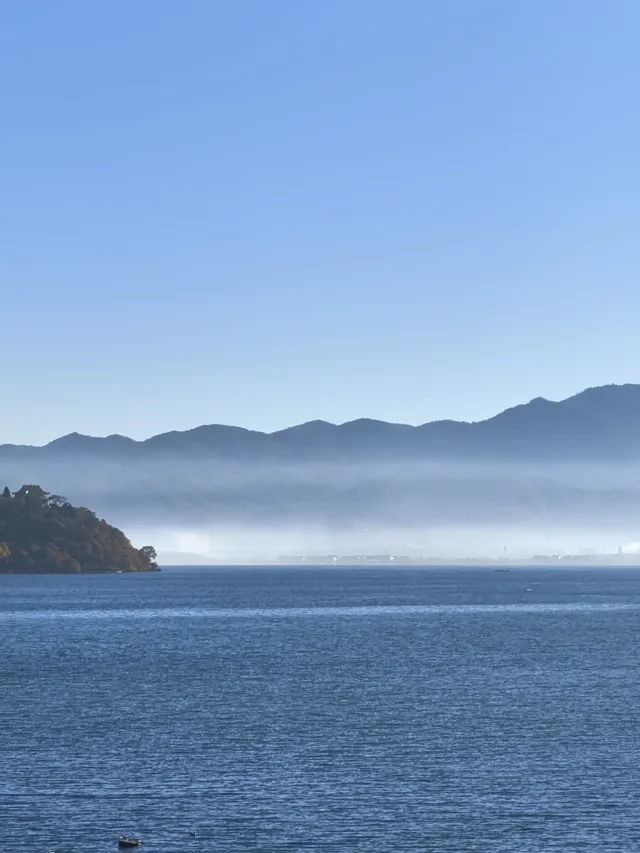 在瀘沽湖酒店看到晨霧！12.5實拍
