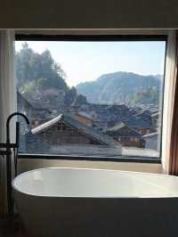 因為一扇窗，來到一座城