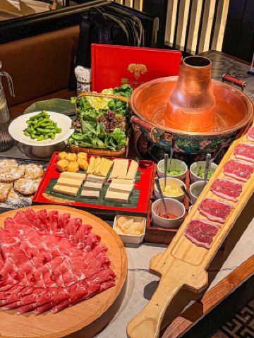 For gatherings and dates, come to Yang Daye Hot Pot! Satisfy both your taste buds and your eyes!