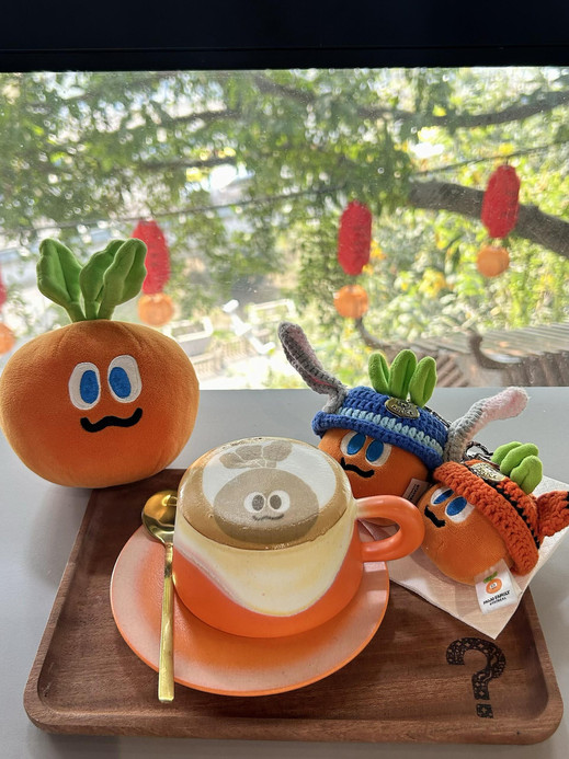 A pop-up coffee shop has appeared on a mountain trail in Chongqing