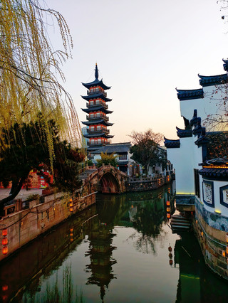 Shanghai is missing out by not promoting this ancient town. Its scenery rivals Zhujiajiao, and everyone who has been there praises it highly