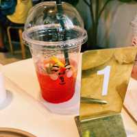 ชีวิตชีวา คาเฟ่สวยๆ ที่นิมมานซอย 7