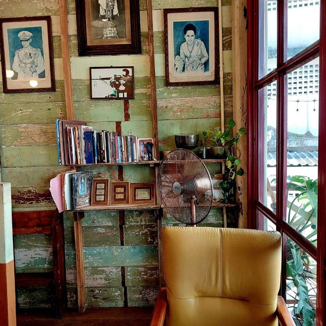 สุธาคาเฟ่ ☕️ คาเฟ่สุดทางรถไฟสายแม่กลอง - บ้านแหลม 🛤