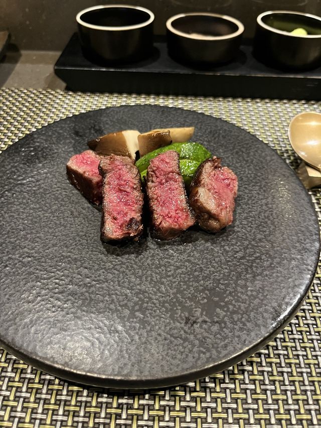 치열한 웨이팅 끝에 즐길 수 있는 이속우화 한우오마카세
