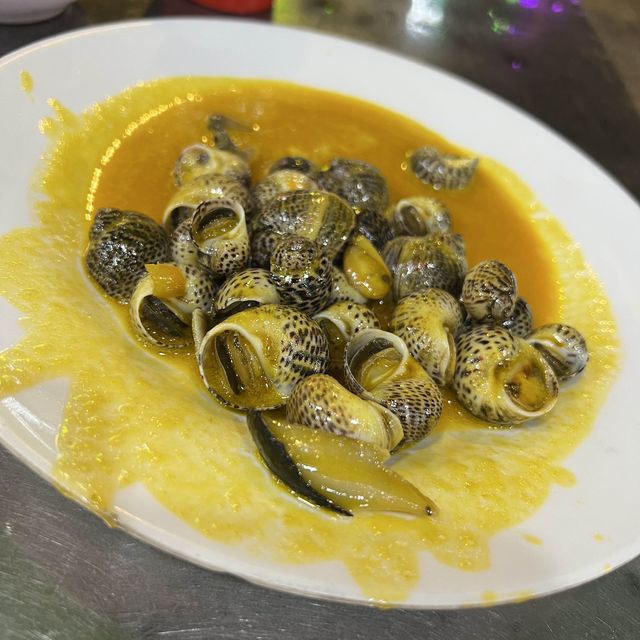 The greatest seafood street in Saigon