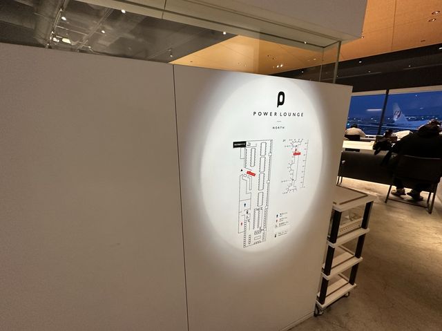 羽田空港第1ターミナル。保安検査場内の有料ラウンジ『Power Lounge North』