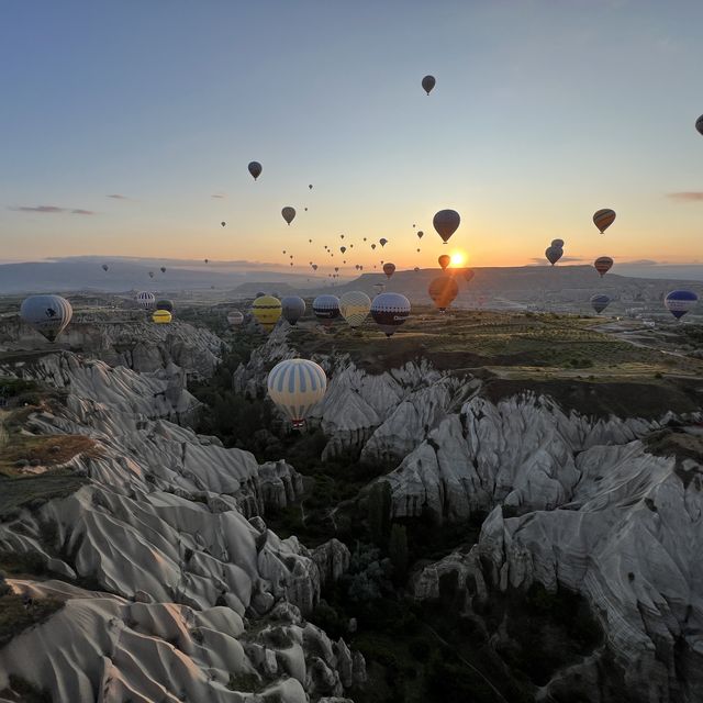 Ate they even real? Hot air balloon 🎈 