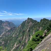 Exploring the Beauty of Huangshan