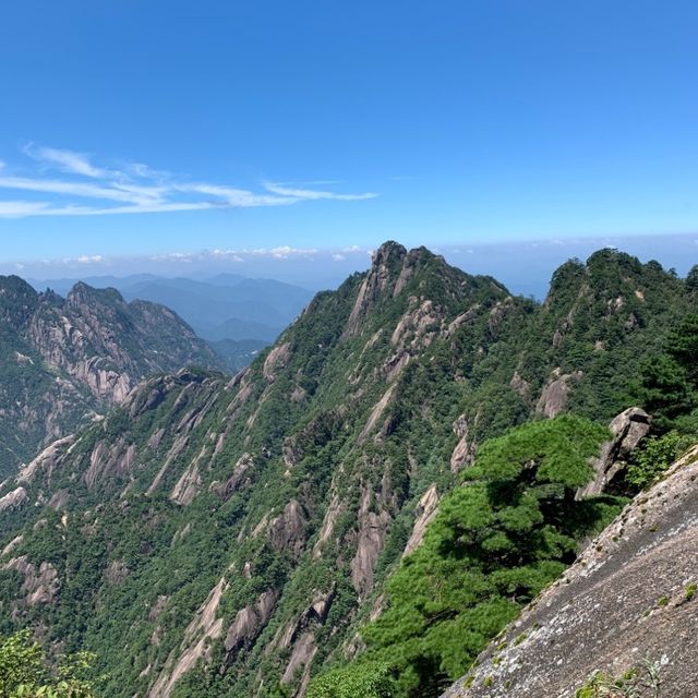 Exploring the Beauty of Huangshan