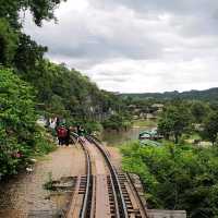 นั่งรถไฟเที่ยวน้ำตกไทรโยคน้อย