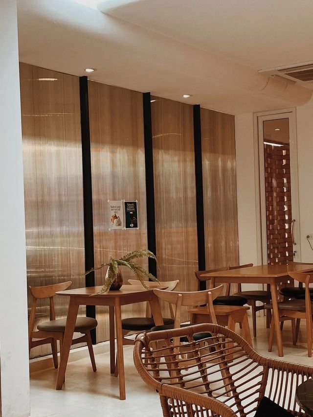 คาเฟ่โทนส้ม • ระยอง 🍊🧱🧋🪴🧡