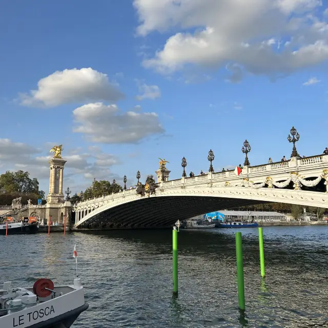 パリに来たら一度は行ってみたい憧れのセーヌ川✨