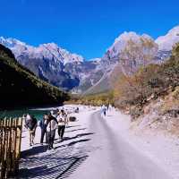 Discover stunning autumn in Jingtan Lake