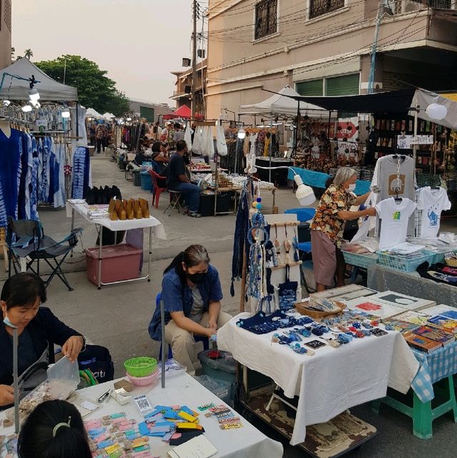 ถนนคนเดินวัวลาย วันเสาร์ เชียงใหม่
