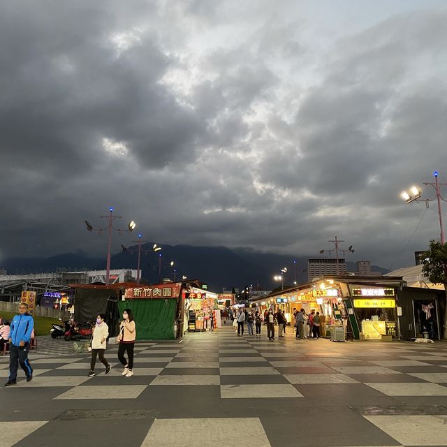 the 1 & only biggest night market in Hualien~