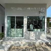 DOT Cafe ร้านกาแฟเล็ก นั่งชิล