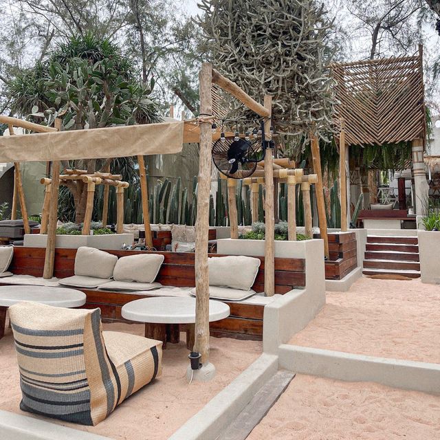 CAVE BEACH CLUB - คาเฟ่สุดชิลริมทะเลพัทยา
