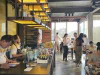 방콕의 아름다운 노을을... 맛있는 것들과 함께! “Supanniga Eating Room”
