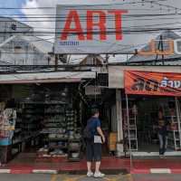 チャトチャック ウィークエンド マーケット STREET ８で、ＡＲＴ 作品を見てまわる。