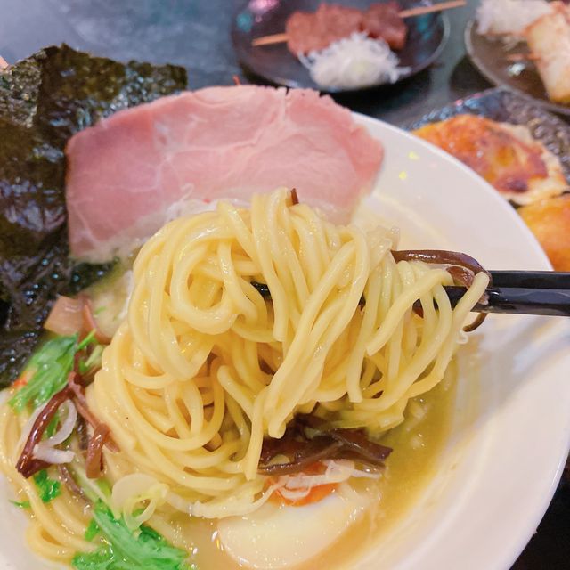 瀨戶內海產蠔湯拉麵，湯底用上大量蠔肉熬制而成，超濃厚既鮮甜蠔香味，拉麵彈牙而且掛湯，啖啖鮮味~