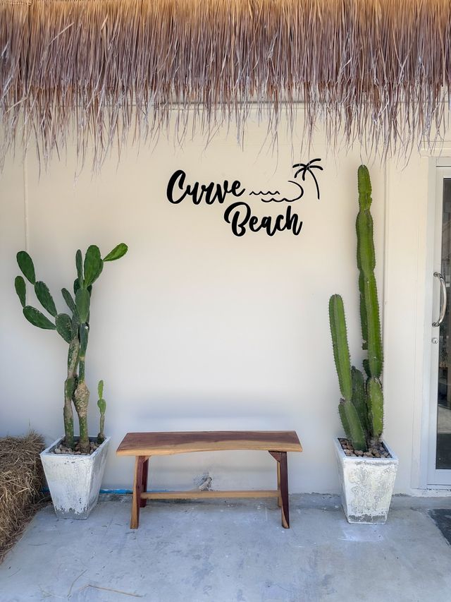 คาเฟ่ลับสัตหีบ Curve Beach Cafe หาดนางรำ