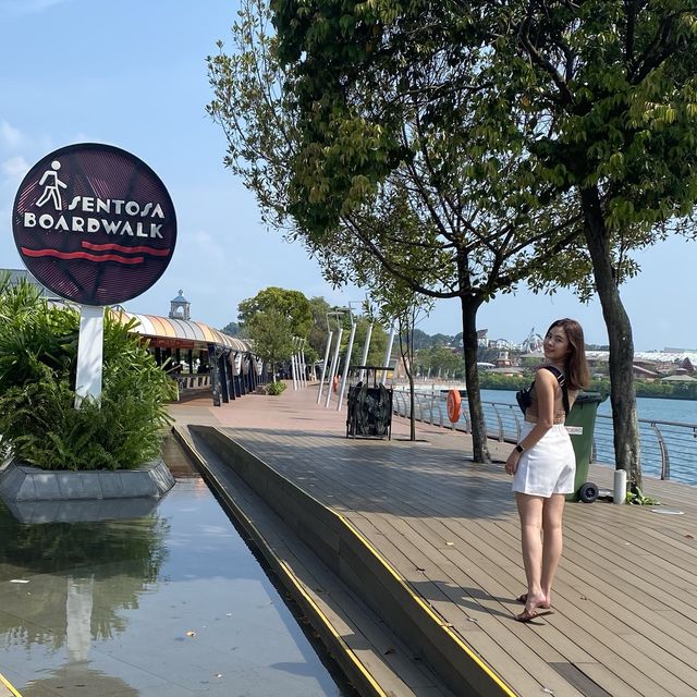Come with me to Sentosa Boardwalk 