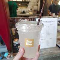 โรงคั่วกาแฟ เฉด ออฟ บราวน์