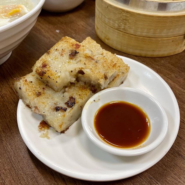 【高雄】榮興港式宵夜｜道地平價港式宵夜店 臘味蘿蔔糕好好吃！