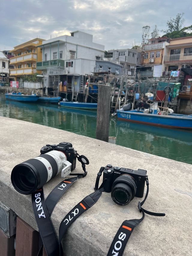 Explore the scenic fishing village of Tai O in Hong Kong! 📷