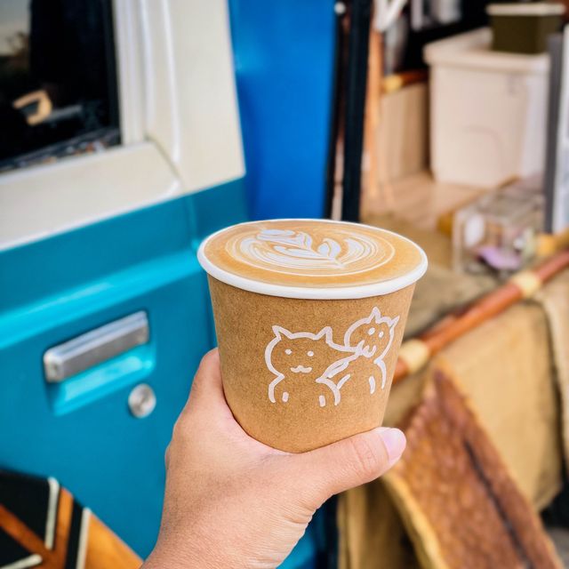 ร้านกาแฟบนรถกระป้อ ริมหาดบางแสน  🚙☕️🏖️