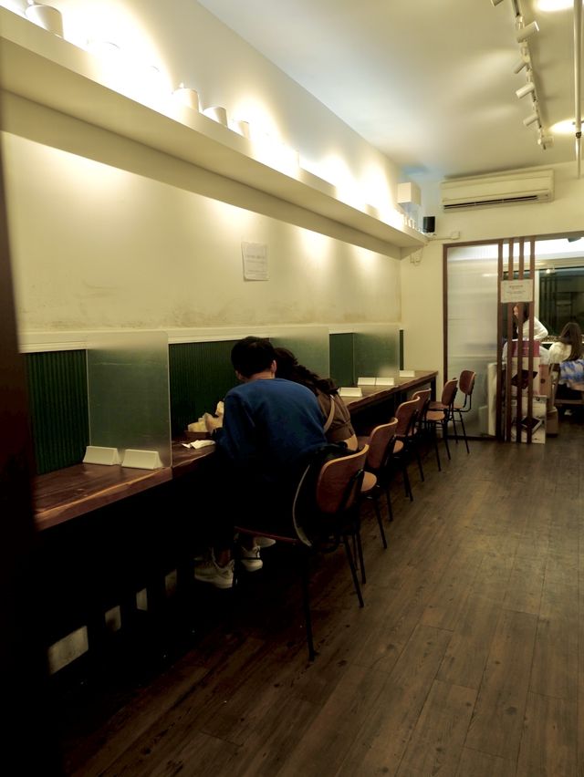 工廈台式餐廳，必吃雞腿吐司和蛋餅 