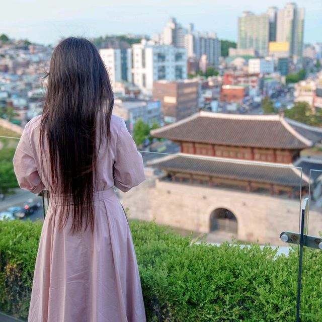 객실에 누워 하늘을 볼 수 있는 JW 메리어트 동대문 스퀘어 서울