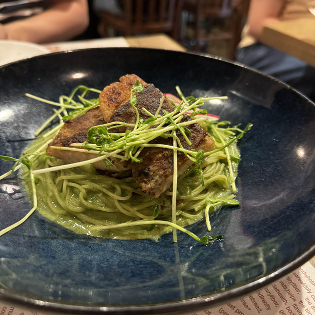 「荃灣西餐：蘑菇•意式辣肉腸薄餅，香煎比目魚配菠菜忌廉汁燴天使麵」