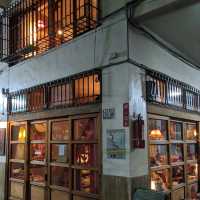 菜市場二樓的神秘小天地，滿滿港式復古風：秘氏咖啡