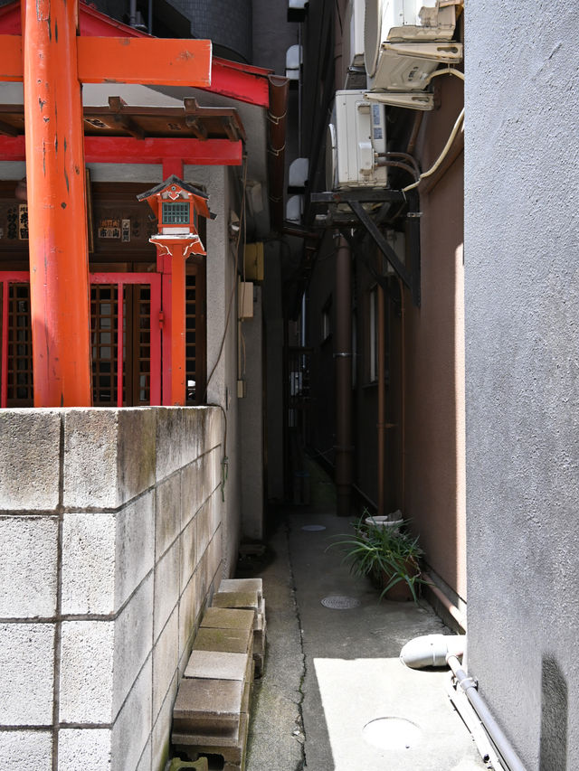 【玉尾稲荷神社/東京都】日本橋のビルの谷間に鎮座する