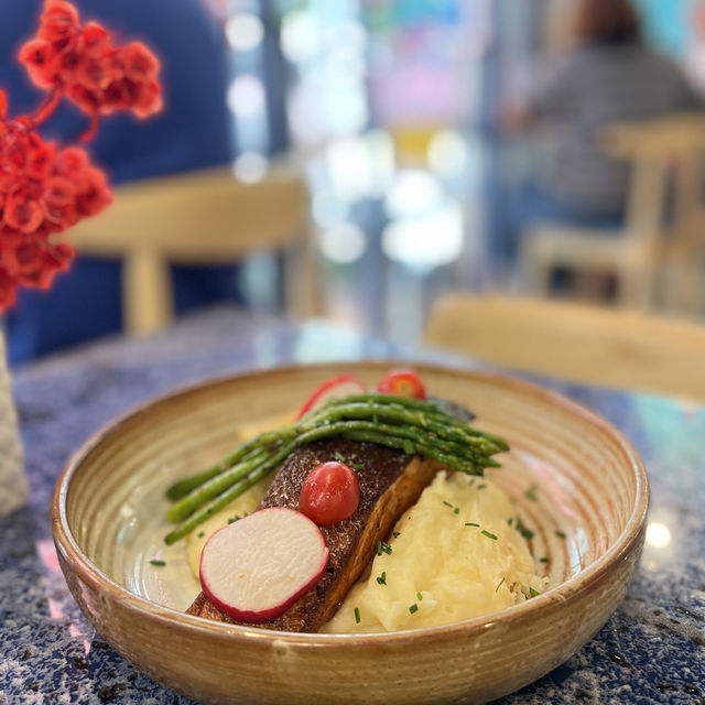 性價比高嘅多國菜  lunch set 都係百零蚊左右 仲有得打下卡👍🏼 
