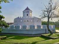 Phra Sumen Fort