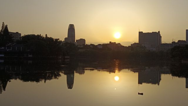 南昌東湖日出