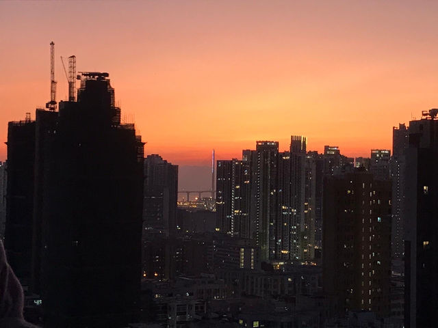 【春日好去處］喃嘸山 / 嘉頓山：🌇夕陽🌅下看深水埗舊樓，別有一番風味‼️